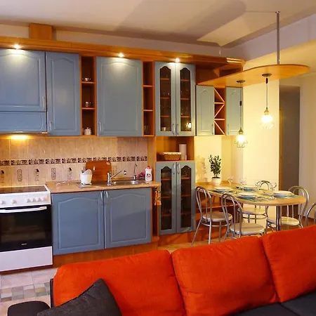 City Centre Gonsiori Apartment شقة